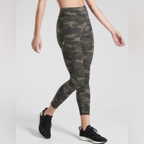 ATHLETA 1X Ultimate‎ Camo 7/8 Tight Leggings Compression NWT Camo Olive Gym Run - Picture 1 of 8